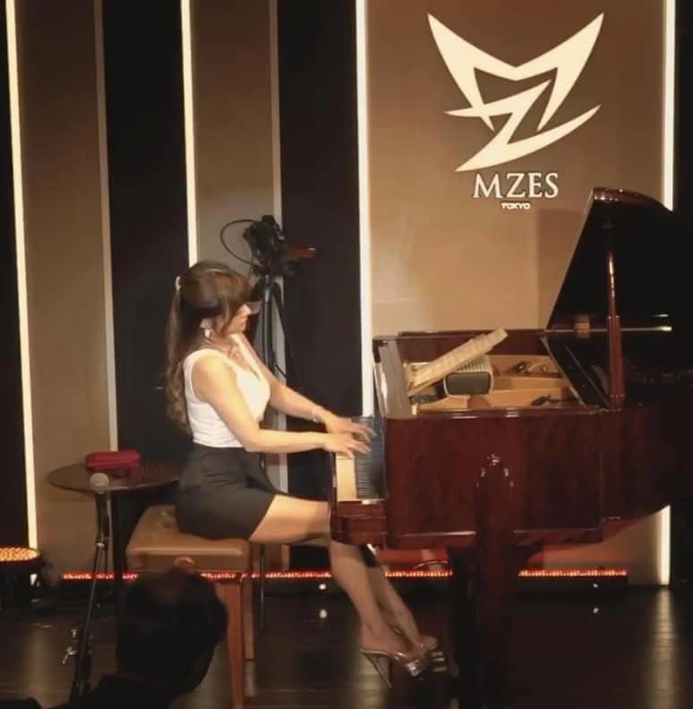 高木里代子 画像