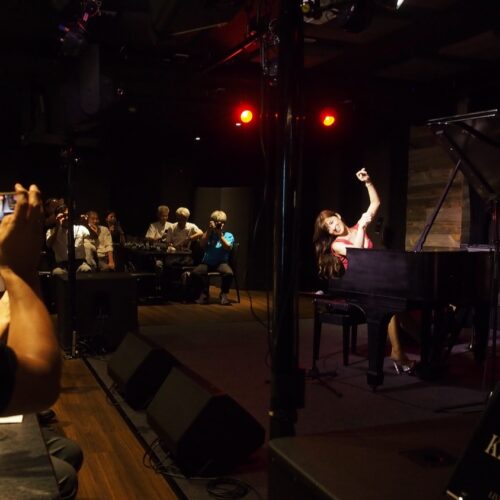 昨日は久しぶりの大阪TAKE FIVEへ出演。本日は京都ボンズロザリーでソロライブ❣️