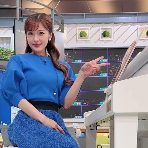 昨日の代打に引き続き、 TBS「THE TIME,」出演してますっ。今日は目の覚めるブルー👗✨