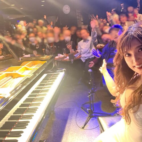 昨日は名古屋ミスターケニーズでピアノソロ。 超満員御礼に感謝でした。今夜は静岡です！