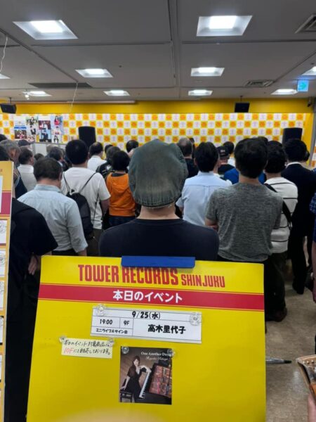 【Photo Gallery】昨日はとうとう、5thアルバム 『One Another Day』の発売日。 タワーレコード新宿店さんにて ニューアルバムレコ発ミニライブ&サイン会でした。