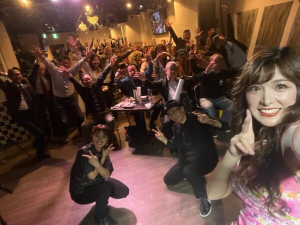 昨日は大阪Alwaysに初出演。 こちらも満員御礼ありがとうございました!