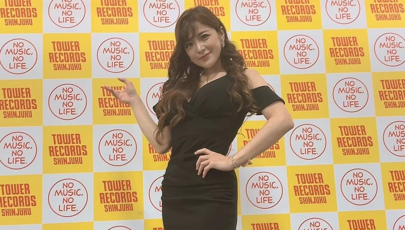 明後日1/8はタワレコ新宿店で サイン会＆ミニライブします