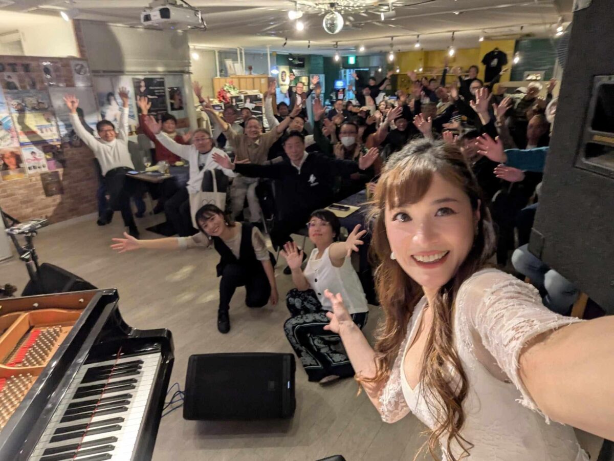 徳島コティにて女子トリオツアー初日  満員御礼！今夜ははじめての岡山県にてライブ