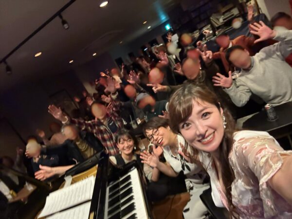3/4は女子トリオの最終日。 広島Birdも満員御礼ありがとうございました！今夜は初めての島根県…❣️ピアノソロ