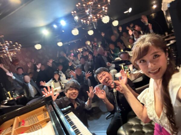 小山Fellowsも満員大盛況ありがとうございました!🥹本日は長野へいきます…❣️新鮮なトリオサウンド爆誕中っ
