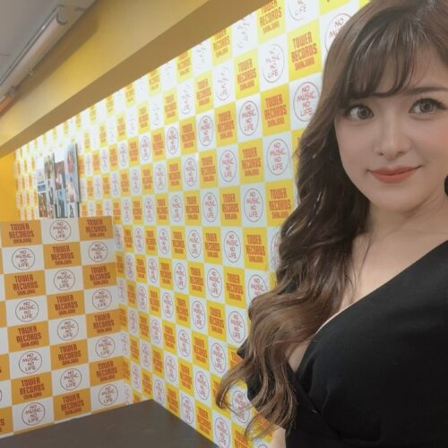 10月18日は、17時よりタワーレコード錦糸町パルコ店さんで 高木里代子ミニライブ&サイン会が行われます♡