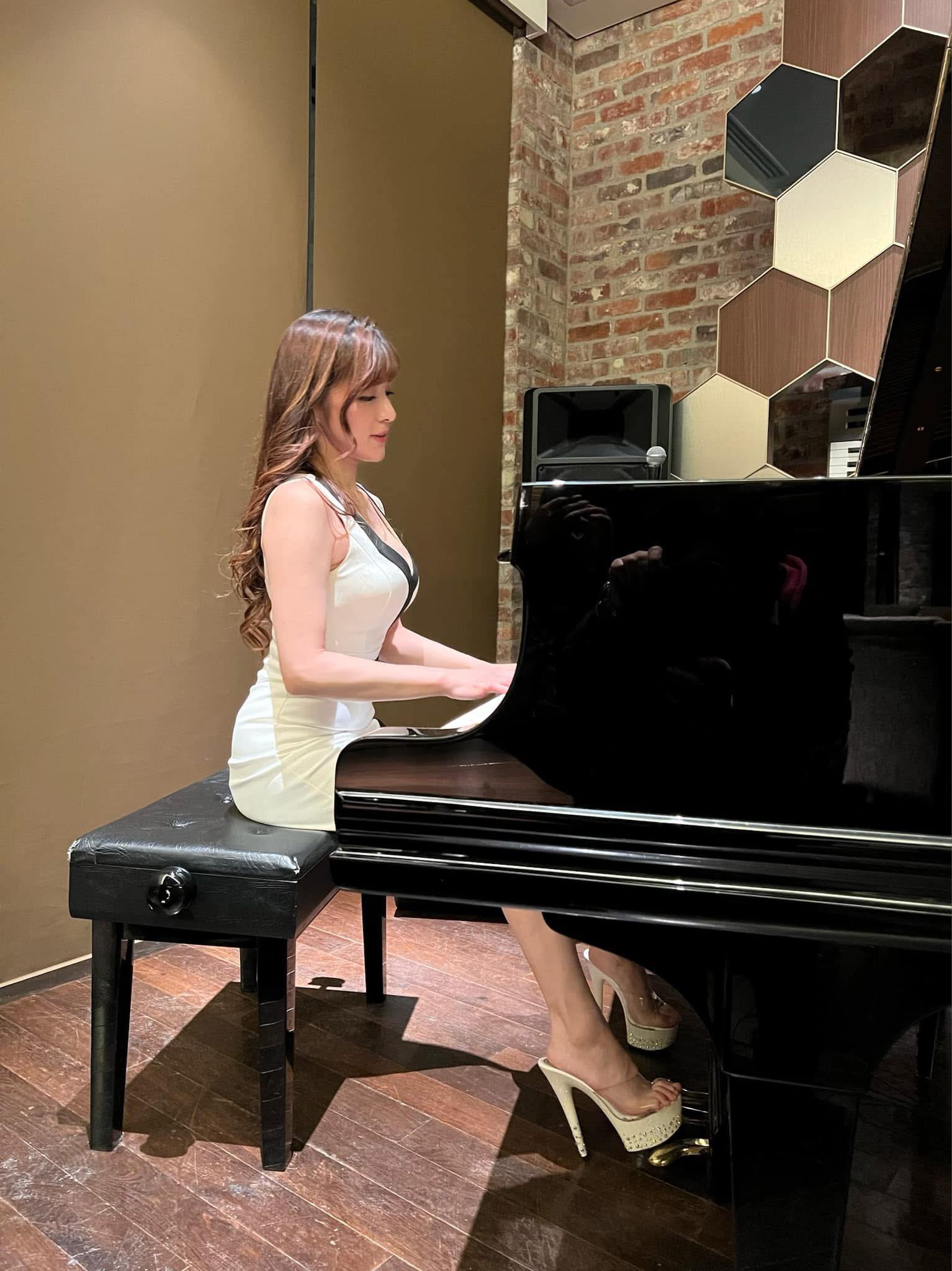 今夜は本厚木キャビンにて ピアノソロライブ。