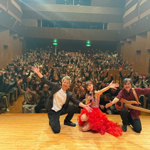 12月6日は岐阜大垣市のスイトピアセンターホールでの 高木里代子トリオコンサート。 会場いっぱいのご来場ありがとうございました！！