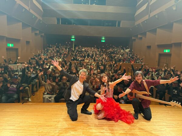 12月6日は岐阜大垣市のスイトピアセンターホールでの 高木里代子トリオコンサート。 会場いっぱいのご来場ありがとうございました！！
