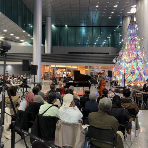 六本木グランドタワー駅前広場にて クリスマスJAZZコンサート。