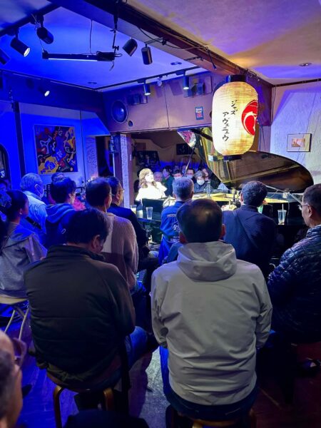 昨日は倉敷アヴェニューにてピアノソロライブ。 超超満員御礼のご来場、ありがとうございました…！