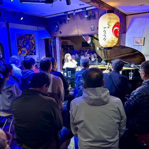 昨日は倉敷アヴェニューにてピアノソロライブ。 超超満員御礼のご来場、ありがとうございました…！