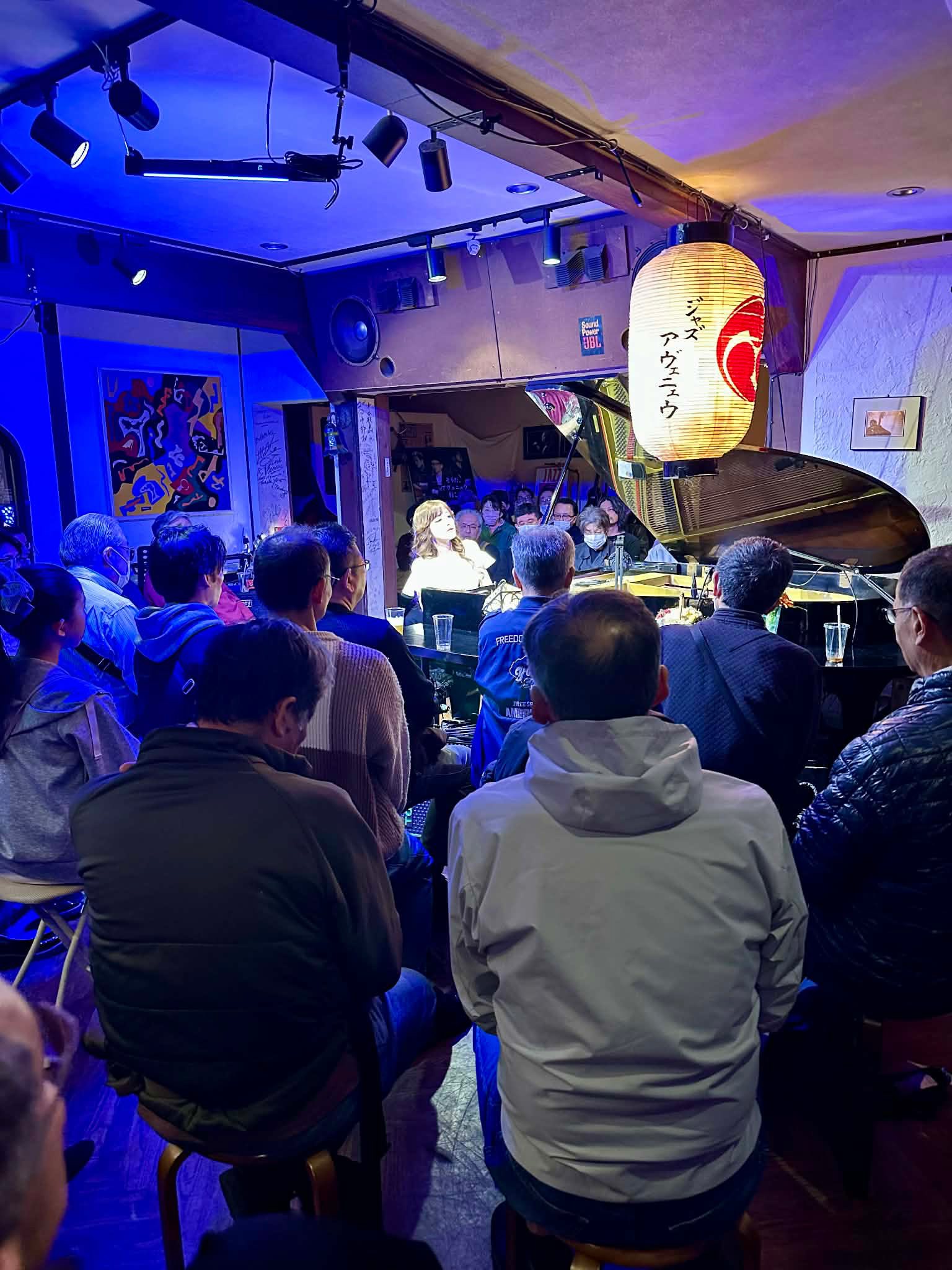 昨日は倉敷アヴェニューにてピアノソロライブ。 超超満員御礼のご来場、ありがとうございました…!